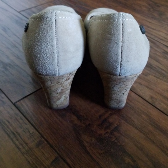 Nude Nurture Wedges, Size 6 - Picture 4 of 4